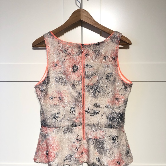 🌟Sold🌟Banana Republic sequins sleeveless top - Picture 2 of 3